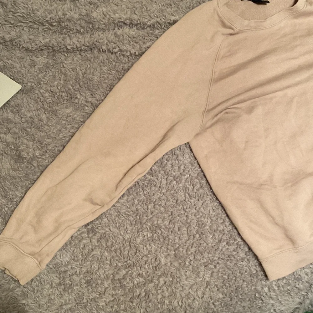 Crew neck, size L, Like New - Picture 3 of 6